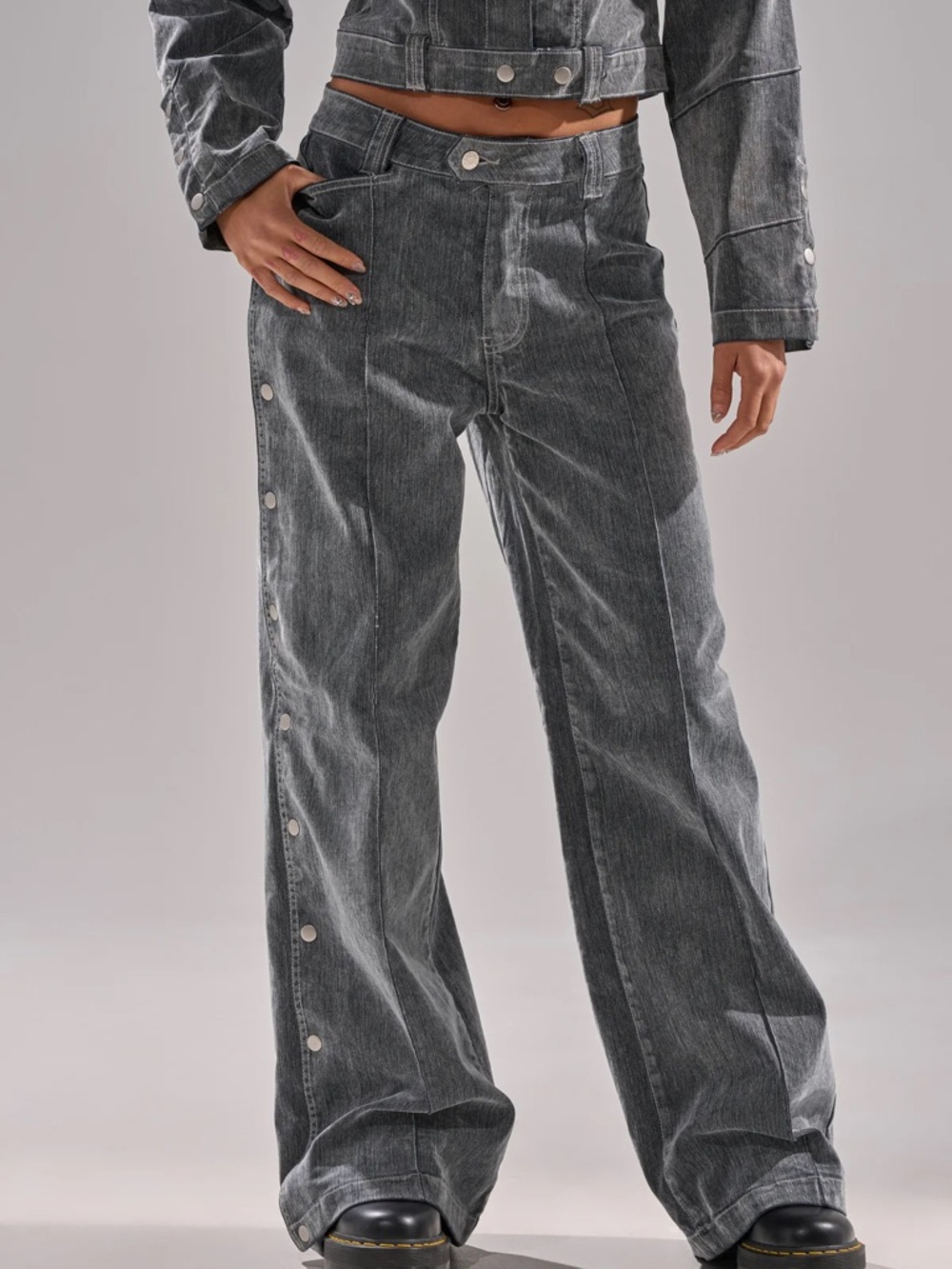 AKIRA Wide-Leg Snap-Front Jeans